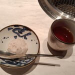 銀座焼肉 Salon de AgingBeef - 苺のアイス、ほうじ茶