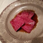 銀座焼肉 Salon de AgingBeef - 極上部位２種：ランプ（奥）、 カイノミ（手前）