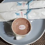 キュルノンチュエ - 上2つ;白かび熟成の乾燥ソーセージ¥1728/100g
                                下;アルザス風レバーのパテ¥842/100g