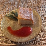 마루피니 - 오늘의 수제 디저트 스리랑카식 버터 케이크와 딸기 소스