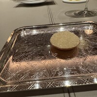 SEZANNE - 上のジュレは香味野菜と白ワイン。セロリの香りを最も美味しくバランスさせたらこうなるだろう、という香りに仕上がってます。ここからはコースもいよいよショータイムに。