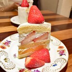 創作料理Ryota  - 宮崎県産完熟マンゴー太陽のたまごと寒熟苺のショートケーキ