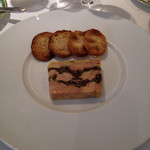 レストラン アラジン - フォアグラとレンズ豆のマーブルテリーヌ
      フォアグラとレンズ豆は合いますね
      2014-8