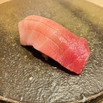 すし処 ひさ田 - 【写真⑦】中トロ血合、柚子胡椒入り