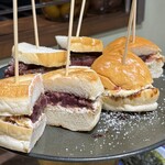 焼肉 ホルモン Beef Boss - レバーバーガー