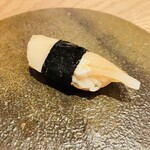 すし処 ひさ田 - 【写真⑫】平貝(愛知県)、海苔(福岡県柳川市)巻き