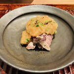 すし処 ひさ田 - 【写真②】蝦蛄(北海道)、辛味大根おろしポン酢と黒七味掛け