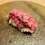 すし処 ひさ田 - 【写真⑯】炭火炙り榊山牛(広島県)イチボ