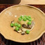 すし処 ひさ田 - 【写真①】鮑(岡山市東区久々井)、よだれ豆(赤磐市：かしら農園)、辛子酢味噌掛け