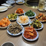 焼肉 ホルモン Beef Boss - キムチナムル盛り合わせ