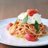 フルーツトマトと白糠酪恵舎のモッツァレラチーズの冷製パスタ フェデリーニ