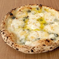 クアトロフォルマッジ 蜂蜜付き