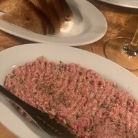 カルネジーオ イースト - 