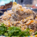 館山美食倶楽部 - 2025.5 南ウイグル カシュカル式ポロ（ラム首肉とレーズンの炊き込みご飯）自家製麻辣醤
