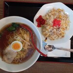 みよしの食堂 - 料理写真:ラーメンと半チャーハン