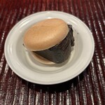 すし処 ひさ田 - 黒胡麻のチーズケーキ最中 ☆菊芋と生姜のお茶