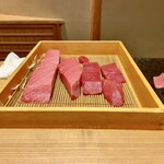 我逢人 - 青森県小泊で水揚げしたマグロ