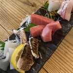 よってけ酒場 - お刺身盛り合わせ