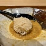 我逢人 - 牡丹海老(留萌)に大分杵築の雲丹をソース漬けに酢飯
