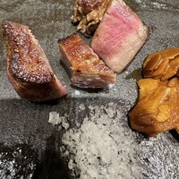 八重洲 steak & seafood 鉄板焼き 一心 - 肉鉄板:厳選黒毛和牛鉄板焼きと追加の牛タン。うま〜。あとはガーリックライスにデザートのミニケーキ。満腹、満腹。 八重洲 steak & seafood 鉄板焼き 一心 - 肉鉄板:厳選黒毛和牛鉄板焼きと追加の牛タン。うま〜。あとはガーリックライスにデザートのミニケーキ。満腹、満腹。