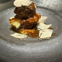 八重洲 steak & seafood 鉄板焼き 一心 - SP:A5黒毛和牛ハンバーグwithトリュフ。トリュフもケチらず。うま〜。 八重洲 steak & seafood 鉄板焼き 一心 - SP:A5黒毛和牛ハンバーグwithトリュフ。トリュフもケチらず。うま〜。