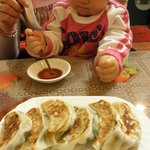 上海王 - 餃子。厚手の皮で、子供も喜んでたべました^^
