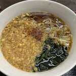 市場食堂 - たぬきそばの麺はツルモチ、出汁は醤油強めの関東風