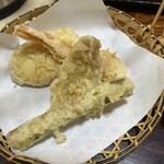 てんぷら 高七 - 天ぷら定食の天ぷら（きゅうり、きす、いか、おいも、えび）