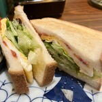 くろんぼ - モーニングセット600円のトーストサンド。