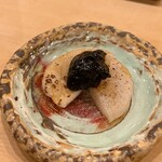 鮨 しゅん輔 - 平貝の炙りと海苔の佃煮です
