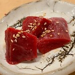 鮨 しゅん輔 - ハツは胡麻油と塩でいただきます。焼肉屋のレバ刺しですね、アハッヾ(≧▽≦)ﾉ