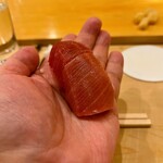 鮨 しゅん輔 - 小泊の中トロです