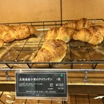 阪急ベーカリーショップ - 料理写真:クロワッサン