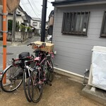 中国料理 峨嵋山 - ロードバイクはお店の横に