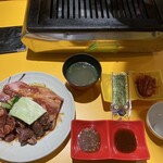 肉のサトウ商店 - サトウの三大名物盛合せ300g   1,450円　　　　　　　　　カルビ、ヒレ、サガリ