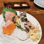 酒場むゆう - お刺身はそれぞれの素材に合うタレ3種で