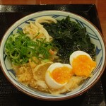 わかめたまご天ねぎ天かす針生姜うどん七味トッピング！ ※半熟玉子天です (2025.05.24)