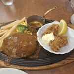 ロイヤルホスト - 黒✕黒ハンバーグと、広島産牡蠣フライのセットの黒✕黒ハンバーグにブラウンバターソースをかけたものです。