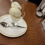 ロイヤルホスト - ダブルチョイスアイスのバニラブルボンです。