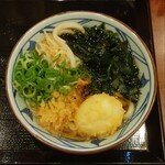 丸亀製麺 - わかめたまご天ねぎ天かす針生姜うどん七味トッピング！ (2025.05.24)