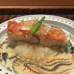 鈴田式 - 金目鯛松笠焼き　蕪すり下ろし　さや大根　コリアンダー