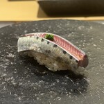 鮨 なんば - 鰯36/18　これこれ！捌きたての超新鮮な鰯ならではの華やかさ　脂が落ちてきているとはいえ旨み充分です