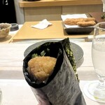 鮨 なんば - 米粉と米油で揚げているので衣が気にならない軽い揚げあがり　葉山葵と海苔でふくよかな味わいに