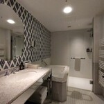 Manpei Hotel - .....最新式的美麗衛浴.....廁所位於右側有隔間.....頭頂淋浴.....毛巾加熱器.....不過只有碓氷館不是使用Molton Brown的產品.....(=^・^=).....