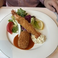 西洋料理 三笠會館GINZA 1925 三越銀座店 - 連れの注文した、カニクリームコロッケと有頭エビフライ