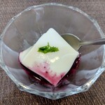 玄海鮨 - ランチのデザート　杏仁豆腐