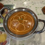 CURRY CAFE - グリンピースカレー、カレーの底にグリンピース