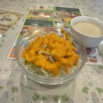 CURRY CAFE - サラダ、ドレッシング甘くて美味しい、チキンスープも美味い