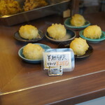 日日うどん - 興味をそそる半熟卵天！