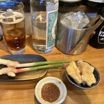 串焼酒場 さとり 淵野辺本店 - 谷中生姜とお通しのとり天ポン酢